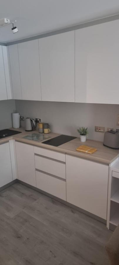 The Hub Gibraltar Apartment Luaran gambar