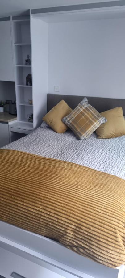 The Hub Gibraltar Apartment Luaran gambar